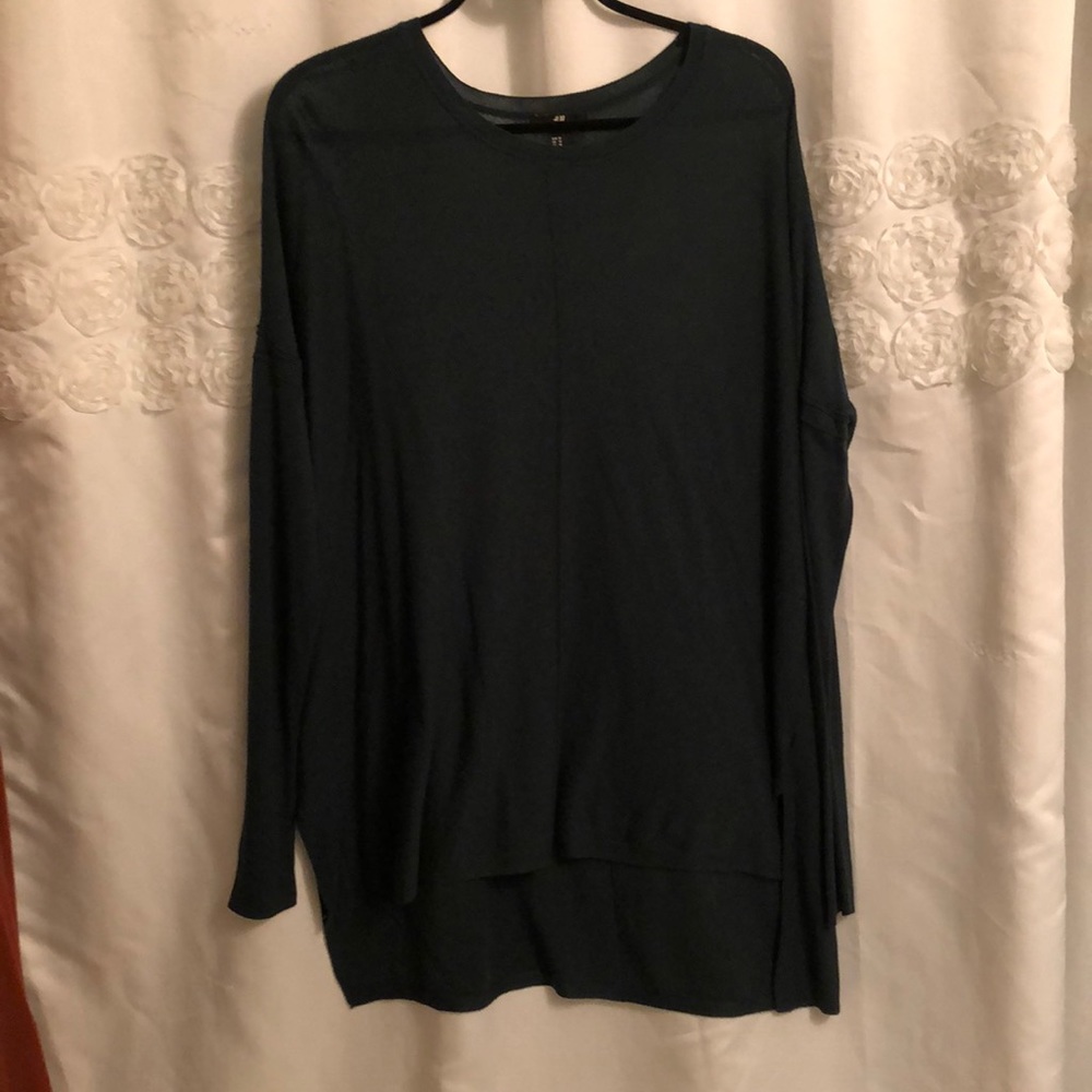 H&M lightweight dark green sweater. Size Med.